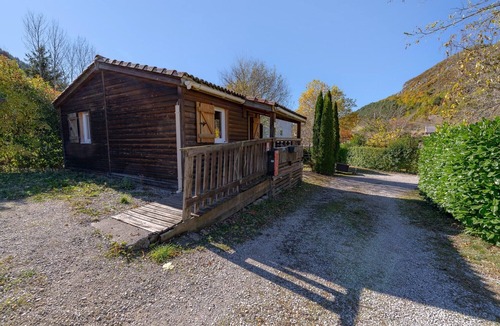 Roquefeuil Ski Chalet | Chalet 'Montana Pmr 4 Pers' with Shared Terrace and Wi-Fi