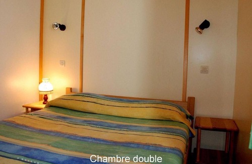 Blavignac Ski Chalet | Chalet "Orpin Pour 6 Prix Semaine" with Mountain View, Shared Pool & Wi-Fi