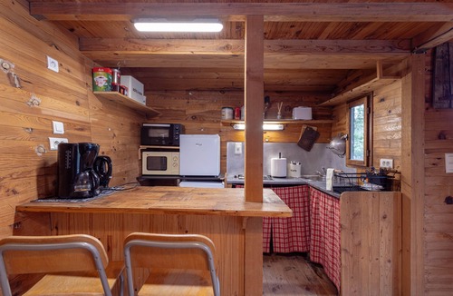 Banyuls-dels-Aspres Ski Chalet | Chalet 'Petite Maison De Bois' with Mountain View, Wi-Fi and Air Conditioning