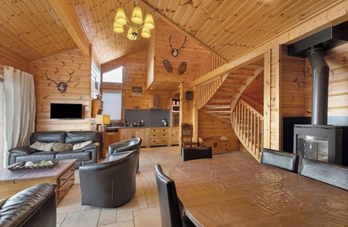 Les Angles Ski Chalet | Chalet 'Puech' with Lake View and Private Terrace