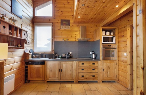 Les Angles Ski Chalet | Chalet 'Puech' with Lake View and Private Terrace