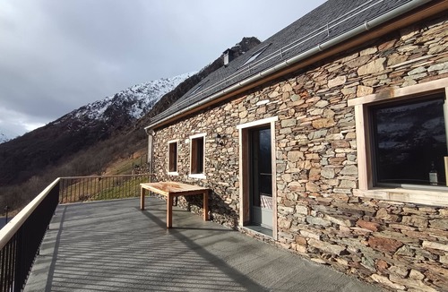 Sers Ski Chalet | Chalet -Renovated barn with panoramic terrace sleeps 8/10min Ski resort