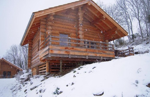 Saint-Martin-la-Sauvete House | Chalet rustique avec poêle à bois - 3 pers, animaux admis - FR-1-496-187