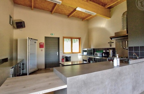 Les Noes Cottage | Chalet with private terrace, pets allowed