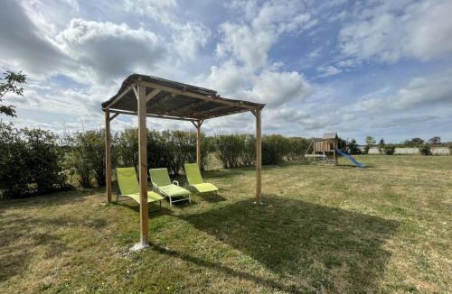 Pierrefitte-sur-Loire House | Chalets au bord de l'eau avec terrasse, animaux admis - FR-1-489-361