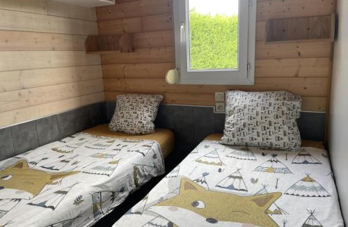 Pierrefitte-sur-Loire House | Chalets avec terrasse, draps inclus à Pierrefitte-sur-Loire - FR-1-489-360