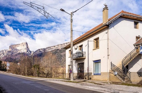 Clelles Apartment | Chaleureux Logement Haut de Gamme en Plein Coeur du Trièves. Animaux Acceptés !
