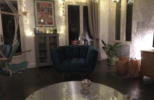Bouloire House | Chambre avec balcon et salle de bains privée