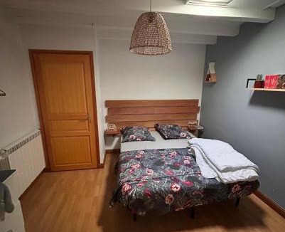 Urrugne Bed & Breakfast | Chambre avec piscine, saison estivale