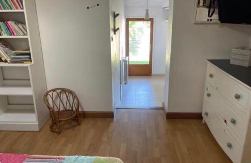Urrugne Bed & Breakfast | Chambre avec piscine, saison estivale