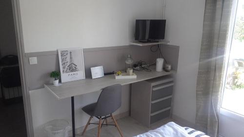 Montayral Bed & Breakfast | Chambre avec Salle de bain et WC privés et kit petit dejeuner