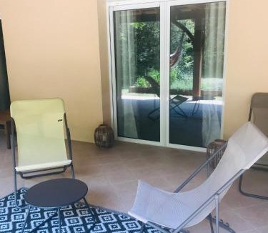 Plesse Bed & Breakfast | Chambre calme sur terrasse - proche Canal Nantes à Brest