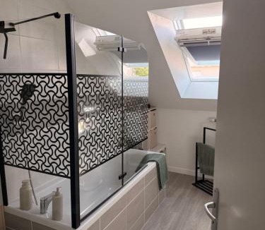 Ouest House | Chambre chez particulier proche circuit 24h