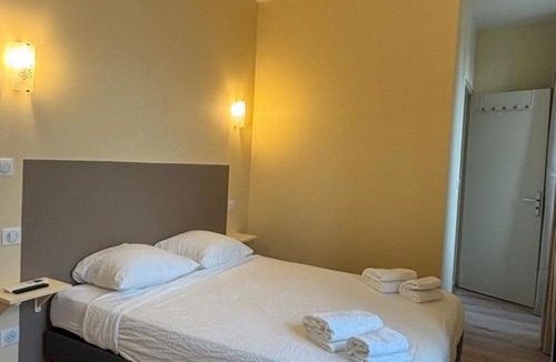 Rieupeyroux Apartment | Chambre climatisée au cœur historique de Rieupeyroux