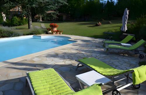 Jaujac Bed & Breakfast | Chambre confortable avec piscine