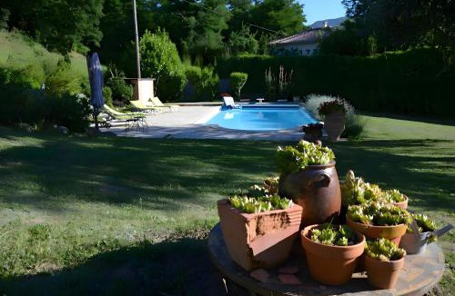 Jaujac Bed & Breakfast | Chambre confortable avec piscine