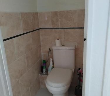 Saint-Assiscle House | CHAMBRE CONFORTABLE,GARE,Climatisation,PARKING,WIFI,pt déjeuner compris