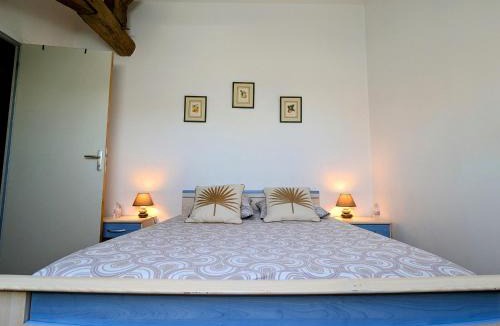 Chateauroux Bed & Breakfast | Chambre cosy avec coin salon et petit-déjeuner inclus - FR-1-591-687