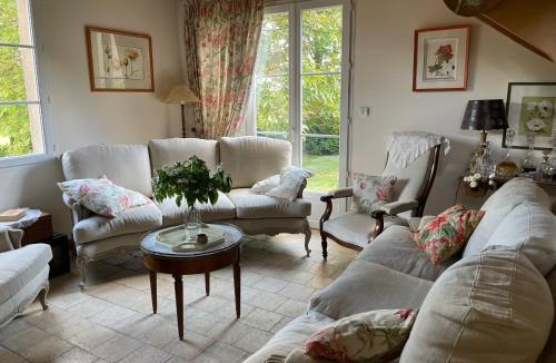 Montreuil-le-Henri Bed & Breakfast | Chambre d'hôtes spacieuse et tranquille avec parking privé - FR-1-410-446
