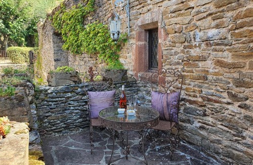 Belcastel Bed & Breakfast | Chambre d'Hôtes au Château de Belcastel