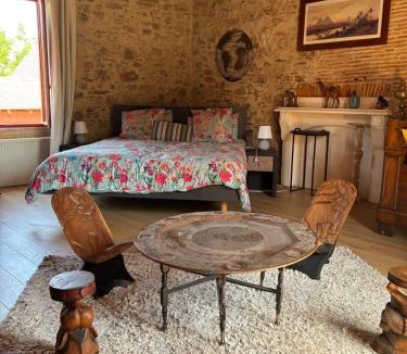 Sarrazac Bed & Breakfast | Chambre d'hôtes Bonheur 3 pers Piscine et Spa