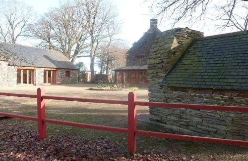 Les Fougerets Bed & Breakfast | Chambre d'hôtes Saint Jacob Relais de Chasse du XVIII Siècle