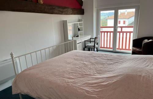 Amendeuix-Oneix House | Chambre dans Maison basque typique