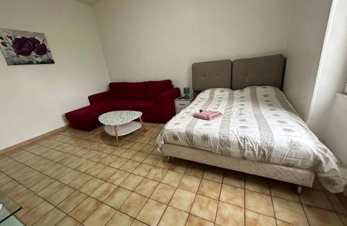 Montceau-les-Mines House | Chambre