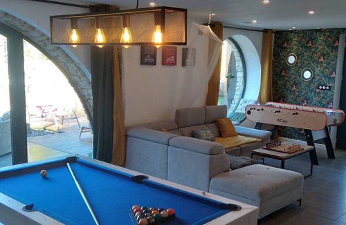 Saint-Coutant-le-Grand Bed & Breakfast | Chambre Dans une Magnifique Villa de Charme Avec sa Piscine Privée et Jacuzzi