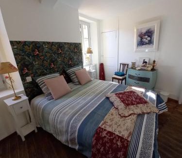 Saint-Germain-de-Calberte Bed & Breakfast | Chambre Bleue - Ostau la Lutz