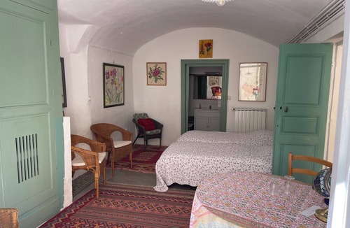 Saint-Hippolyte-du-Fort Bed & Breakfast | Chambre Nicolas, cool in summer, warm in winter