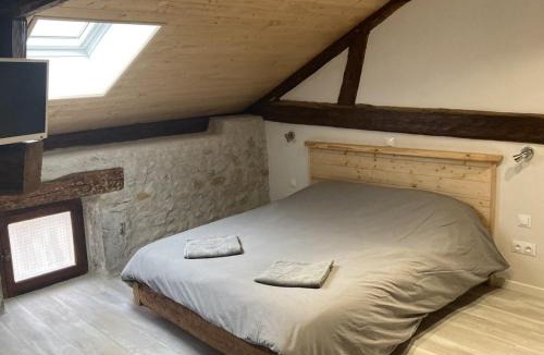 Varces-Allieres-et-Risset House | chambre avec SDB privative, salon et cuisine partagés