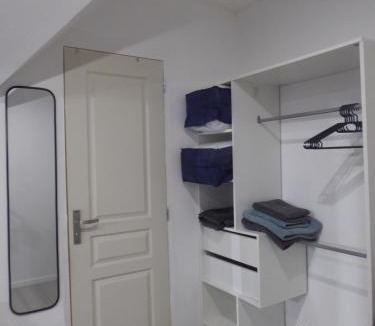 Mareuil-les-Meaux House | Chambre triple spacieuse pour 3 Adultes avec terrasse privée - Proche Disneyland Paris