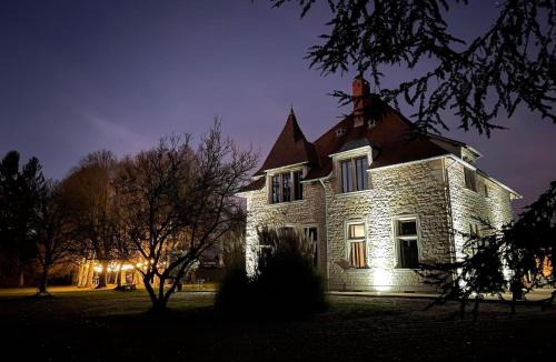 Saint-Clair-de-la-Tour House | Chambres au Château du Mouillat