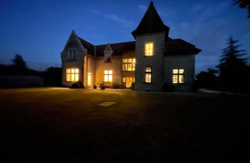 Saint-Clair-de-la-Tour House | Chambres au Château du Mouillat