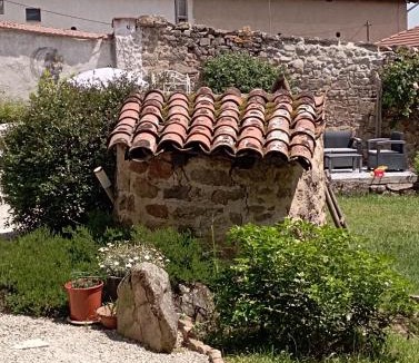 Saint-Martin-Lestra Bed & Breakfast | Chambres D'hôtes Les Noisetiers