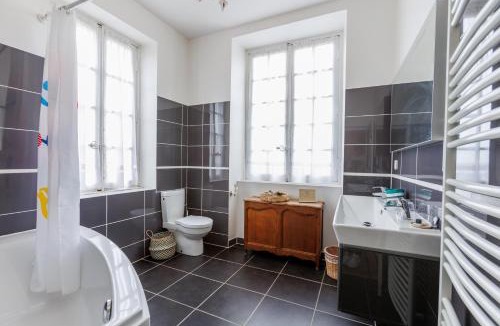 Menetrol House | Chambres d'hôtes Château de Bourrassol