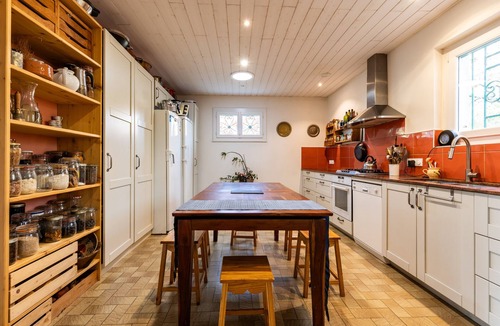 Leognan House | Chambres d’hôtes du Prieur with Shared Terrace, Garden, and Wi-Fi