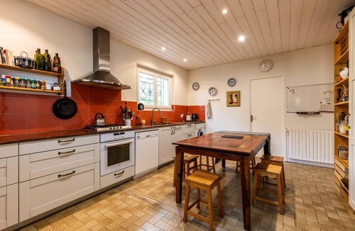 Leognan House | Chambres d’hôtes du Prieur with Shared Terrace, Garden, and Wi-Fi