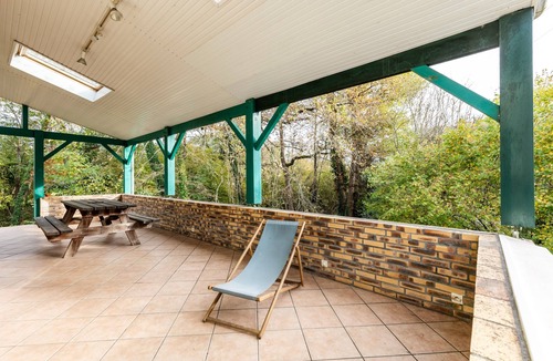 Leognan House | Chambres d’hôtes du Prieur with Shared Terrace, Garden, and Wi-Fi