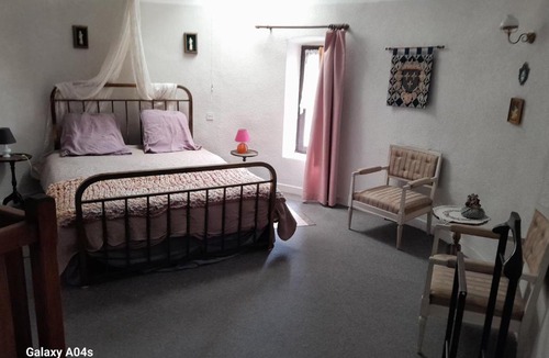 Les Martres-de-Veyre Bed & Breakfast | Chambres d'hôtes de charme "La Tour Richelieu"