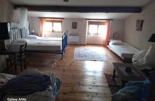 Les Martres-de-Veyre Bed & Breakfast | Chambres d'hôtes de charme "La Tour Richelieu"