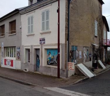 Bransat Bed & Breakfast | chambres d hôtes Le labyrinthe du peintre