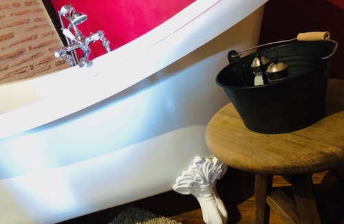 Auros Bed & Breakfast | Chambres d'Hôtes Rouge Bordeaux