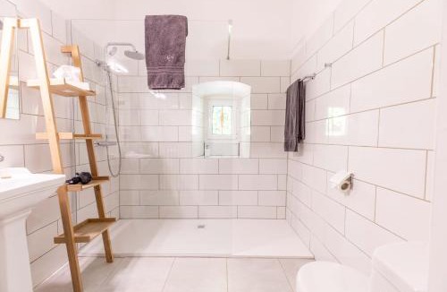 Charmeil Bed & Breakfast | Chambres d'hôtes Vichy : Château de Charmeil
