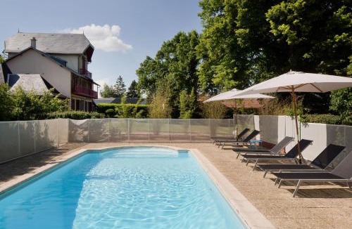 Bellerive-sur-Allier House | Chambres de charme avec piscine - Le Monde de Charlie - Proche Vichy
