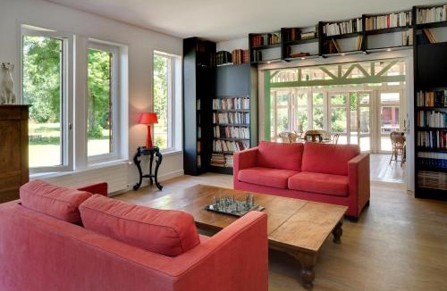 Bellerive-sur-Allier House | Chambres de charme avec piscine - Le Monde de Charlie - Proche Vichy