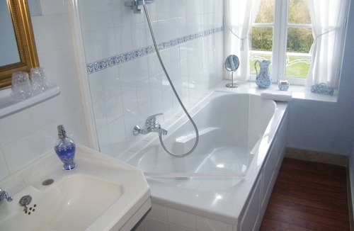Saint-Martin-des-Entrees Bed & Breakfast | Chambres d'hôtes Château de Damigny