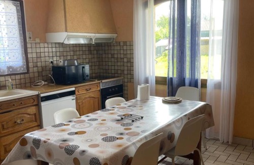 Saint-Amant-Tallende House | Chambres Individuelles dans Maison d'hôtes Bel'Air