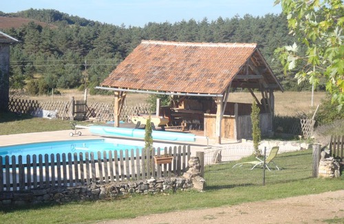 Mostuejouls Bed & Breakfast | chambres sur Domaine avec piscine en pleine nature